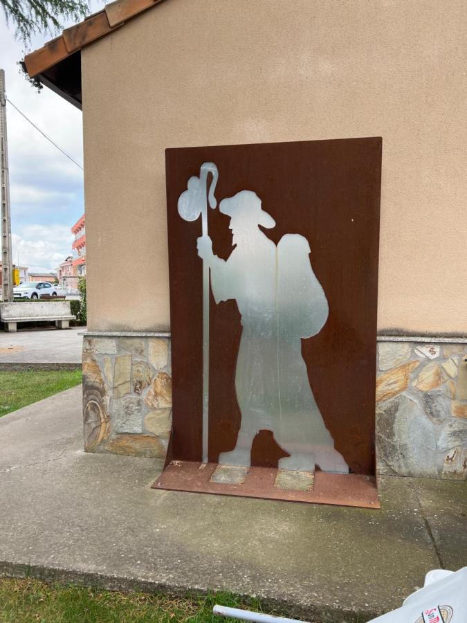 圣马丁德尔卡米诺 Albergue Municipal旅舍 外观 照片